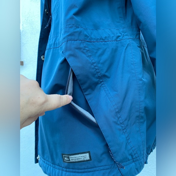 REI - Women’s warm Jacket - Picture 9 of 10